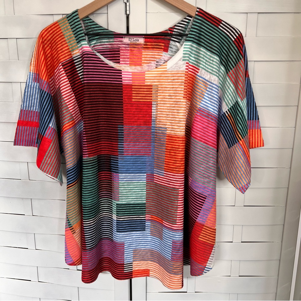 ET’LOIS Woman’s Multi-color pull over top. Size L with roomy fit.